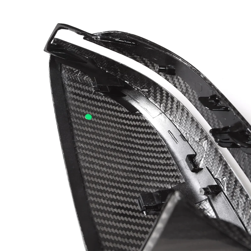 Rückseite der CPG + Dry-Carbon Spiegelkappe mit Befestigungspunkten zur Montage als Replacement für originale BMW Spiegelabdeckungen
