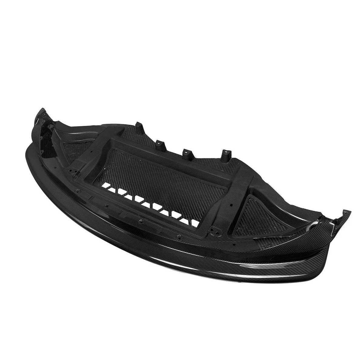 CPG+ GT4 Carbon Frontlippe mit ausgeprägter Formgebung und sportlicher Frontkontur in der Detailansicht