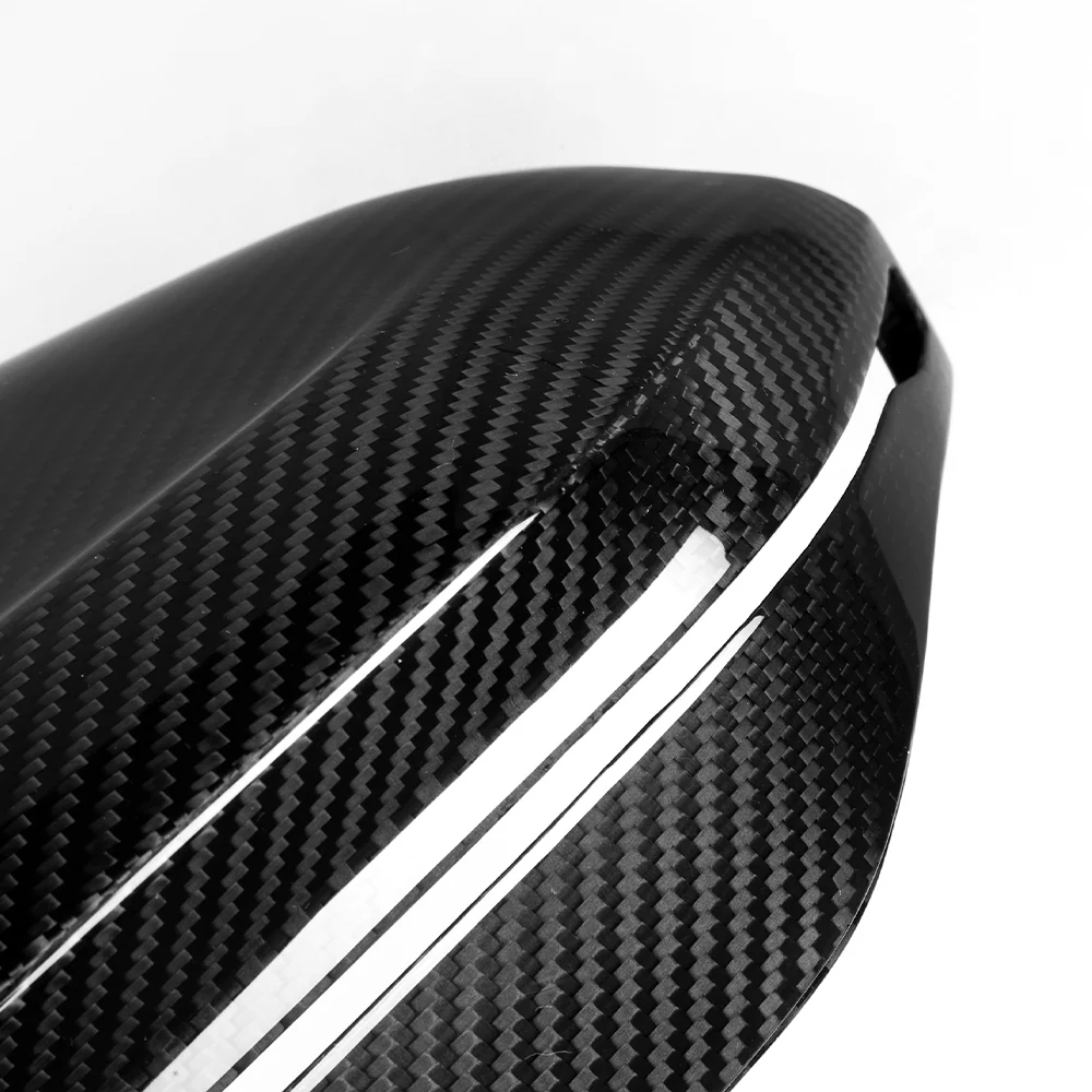 Detailaufnahme der CPG + Performance Spiegelkappe mit sichtbarer Dry-Carbon-Struktur