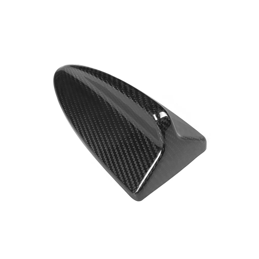 CPG + V2 Carbon Dachantenne Cover für BMW M3 E92, 1M E87 und 3er E90 – sportliches Dry-Carbon Body Kit Zubehör in Seitenansicht
