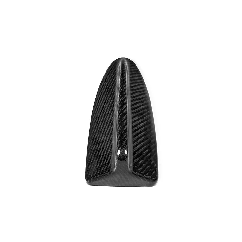 CPG + V2 Dachantenne Cover Dry-Carbon passend für BMW 1M E87, 3er E90 E92 und M3 E92 – Carbon Shark Fin Vorderansicht