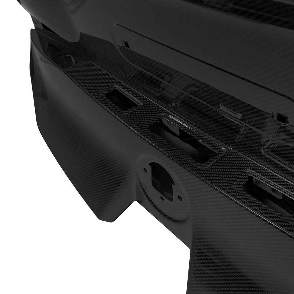 BMW CPG+ V2 Carbon Kofferraumdeckel mit integrierter Spoilerform – Ansicht am Fahrzeugheck