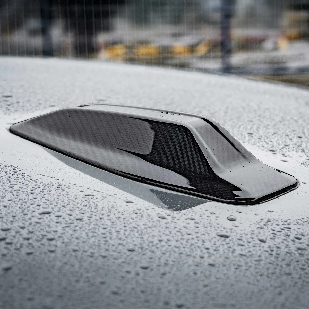 CPG + V4 Dachantenne Dry-Carbon am Fahrzeug montiert – sportliche Carbon Shark Fin Antennenabdeckung für BMW Modelle