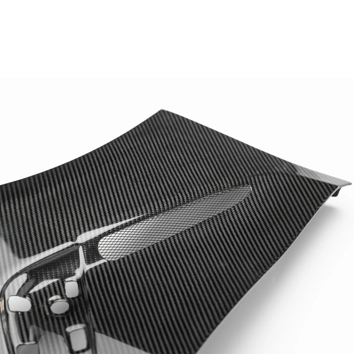 Detailansicht der Carbon-Oberfläche und Innenseite des CPG+ V4 Dry-Carbon Kotflügels passend für BMW M3 G80 G81 und M4 G82 G83