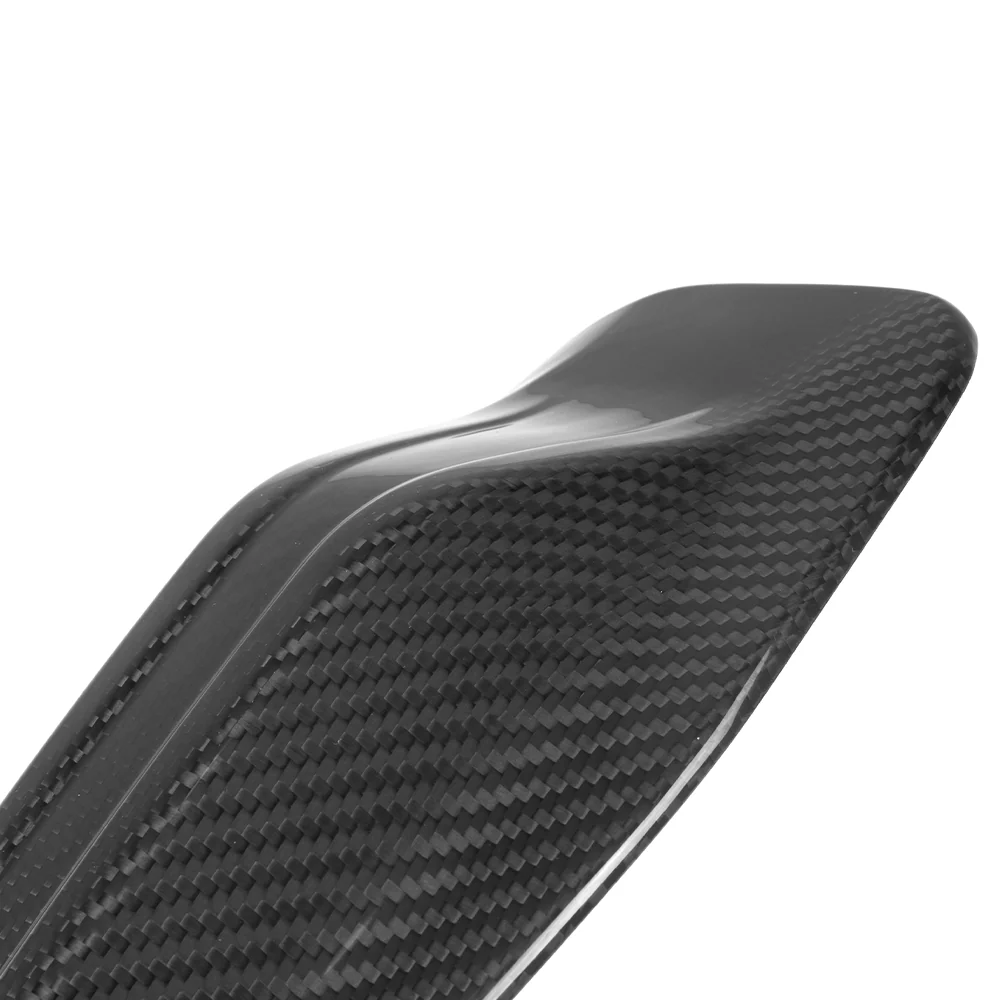 CPG + V6 Carbon Dachantenne für BMW M5 G90 und G99 – hochwertige Dry-Carbon Struktur mit sportlichem Shark Fin Design in Detailansicht